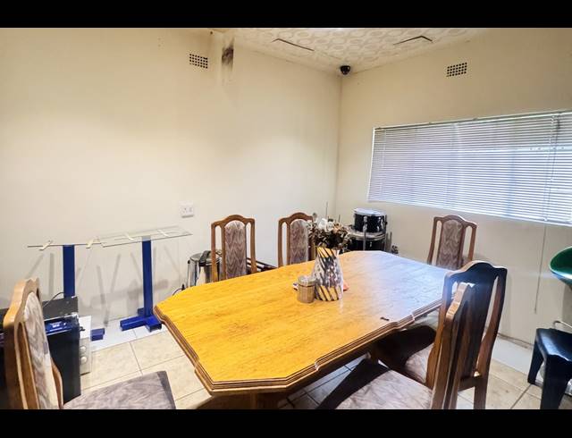 M² BUSINESS CENTRE FOR SALE IN WITBANK EXT 8